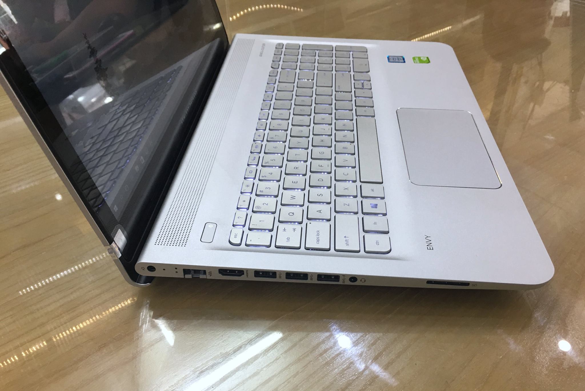 Laptop HP Envy 15-ae130TX (P6M95PA)-3.jpg